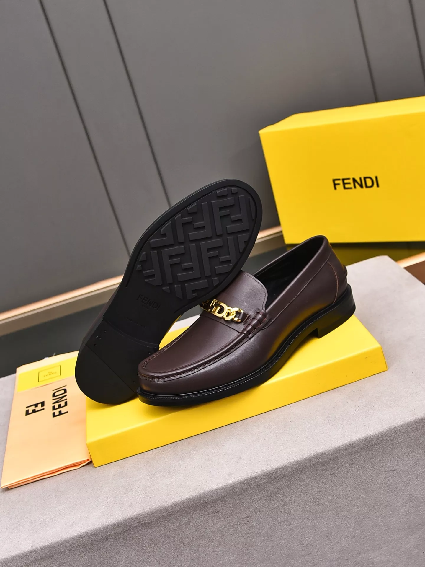 fendi cuir chaussures pour homme s_12b423a4